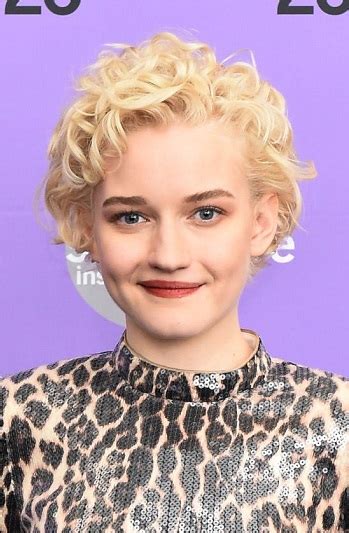 31 Julia Garner Hairstyles And Haircuts Natural Hair Curly Hair