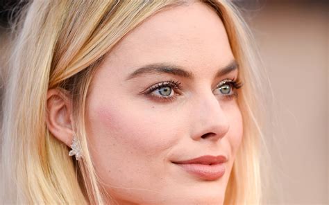 3840x2400 Margot Robbie Eyes 4k Hd 4k Wallpapers Images Backgrounds