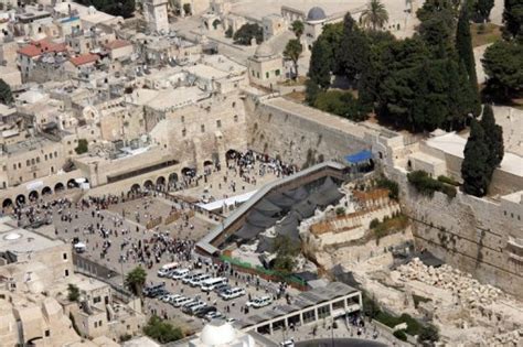 The second temple in jerusalem was the central place of worship for the jewish people from ca. Jerusalem Temple Destroyed