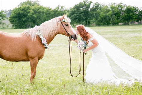 Dreamy Cowgirl Bridal Pictures To Swoon Over