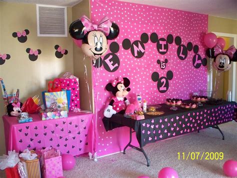 The set includes a happy birthday banner, cupcake wrappers. Homemade decorations | Minnie birthday party