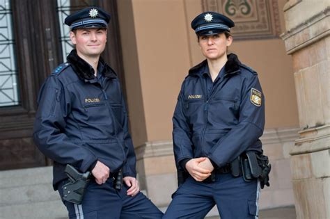 So Fesch Sind Die Neuen Uniformen Der Bayerischen Polizei Augsburger