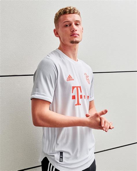 .munique i 2021 feminina escudo: Camisa reserva do Bayern de Munique 2020-2021 Adidas » MDF
