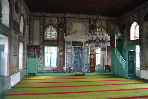 Türk bilim tarihinin önemli kurumlarından biri olan kandilli rasathanesi, i̇stanbul'un anadolu yakasında üsküdar ilçesinin kandilli mahallesi'nde. Kandilli Cami - Tarihi İstanbul