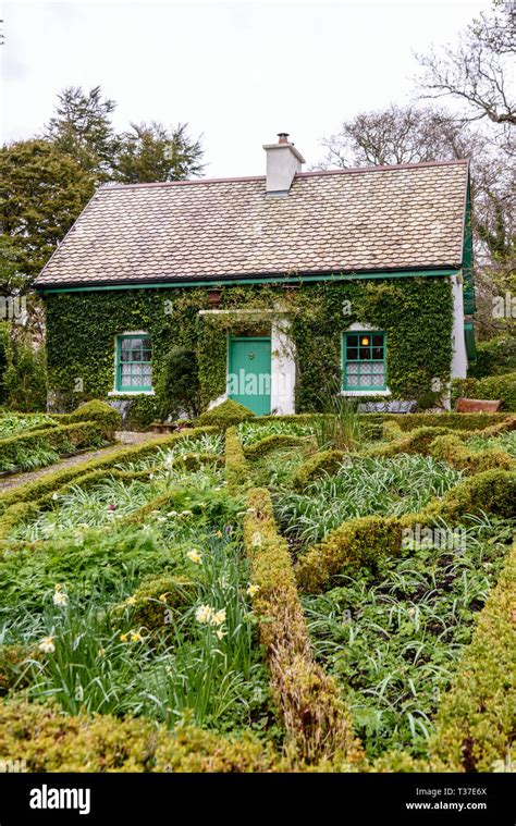 Irish Cottage Garden Hi Res Stock Photography And Images Alamy