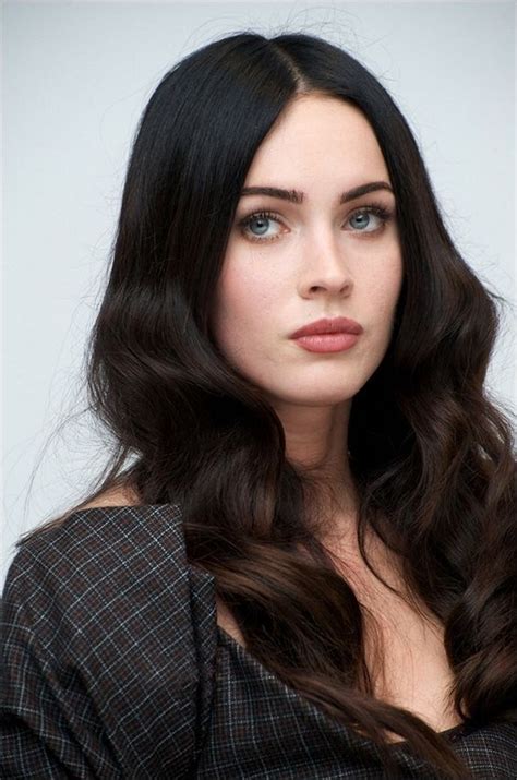 Pin By Rocketland On Actriz Megan Fox Brown Hair Pale Skin Pale Skin