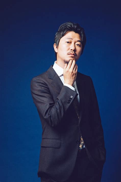 《阿麦从军 》的内容简介如下： 阿麦出生在麦熟时节，为此差点被爹爹取名为麦兜。 阿麦的父母从另一个时空穿越而来，她本想跟着父母过一番清净无争的 田园生活，谁料年幼丧双亲，战场逢异事……卸去红妆，进入军营，注定与 骚包将军邂逅， 適切な Go 映画 新井浩文 - 50 代 やってはいけない 髪型