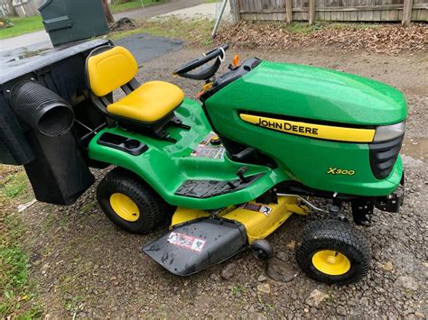 42IN JOHN DEERE X300 LAWN TRACTOR W BAGGER AND FRONT BLADE 285 HOURS
