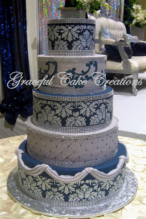 These are some wonderful ideas for blue wedding cakes.discover our favorite blue wedding cakes. Elegant Silver and Navy Blue Wedding Cake with a Silver Da ...