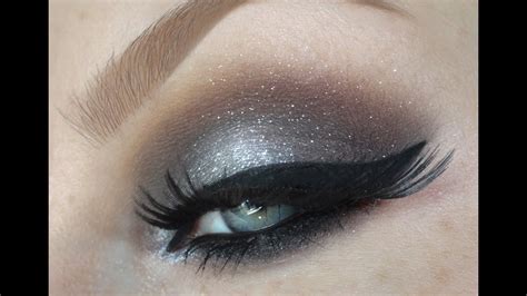 Metallic Grey Silver Glitter Smokey Eyes Makeup Tutorial