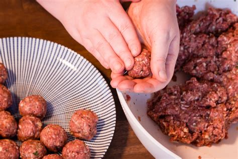 Recipe For How To Make Meatballs Without Breadcrumbs Delishably