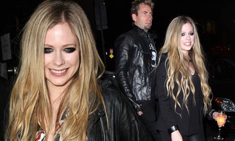 Avril Lavigne Vamps It Up For A Secret Gig With Heavy Eye Make Up With