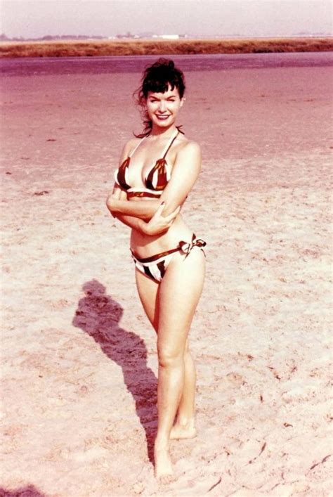 The Queen Of Pinups 32 Stunning Color Photos Of A Young Bettie Page