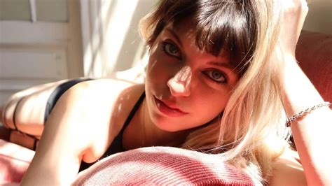 Es Argentina Y La Llaman “la Youtuber Del Porno” Mientras Se Graba