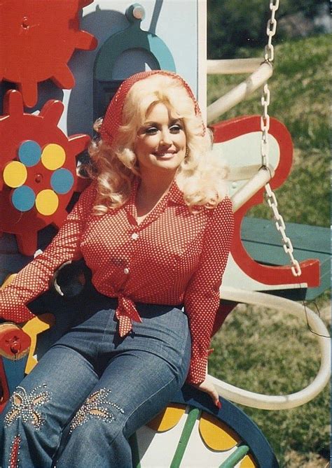 20 Beautiful Portrait Photos Of Dolly Parton In The 1970s Vintage