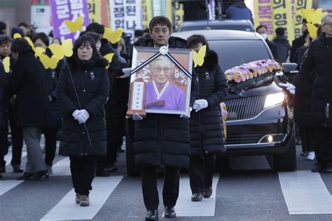 South Koreans Mourning Wartime Sex Slave Kim Bok Dong March On Japanese Embassy In Seoul South