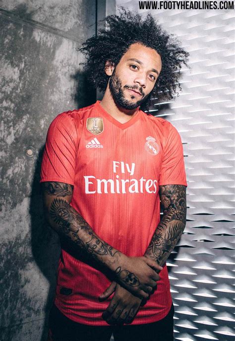 Real madrid official website with news, photos, videos and sale of tickets for the next matches. Real Madrid 18-19 Third Kit Released - Footy Headlines