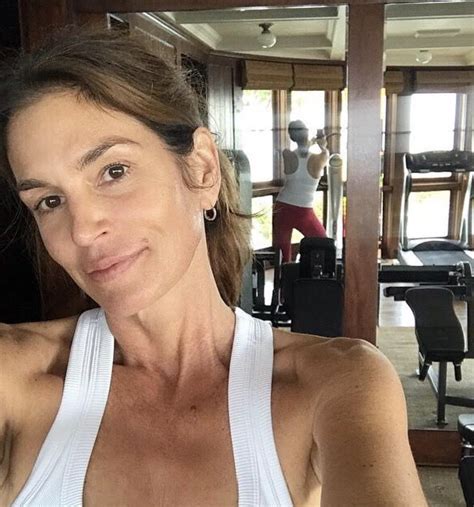 Cindy Crawford Shows Off Her Makeup Free Workout Style