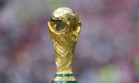 Retrouvez également le classement complet de chaque groupe à partir du 14 juin 2018, en cliquant sur le groupe de votre choix. La surprenante histoire du trophée de la Coupe du monde ...