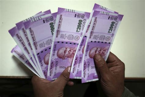 India Cancels Rupee Notes Leaving Some Canadians With Worthless Cash