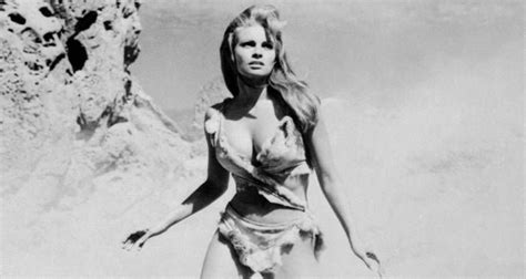 Raquel Welch Pictures Of The Sex Symbol Who Broke The Mold