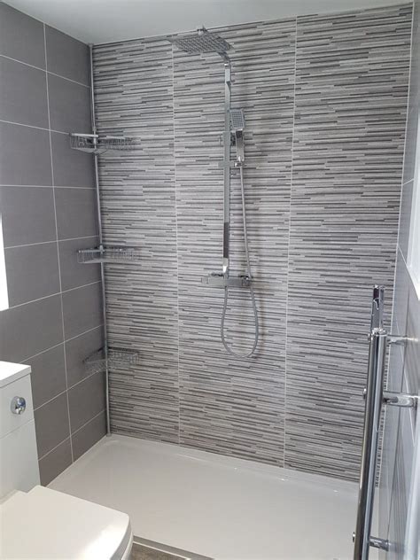 Grey Porcelain Wall Tile With Feature Wall Using Split Face Tile