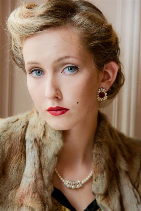 With those gorgeous blonde shades, perfect curls, astonishing waves, 1930's hairstyles. 1930s Glamour | Vintage hairstyles, 1930s hair, 1930 ...