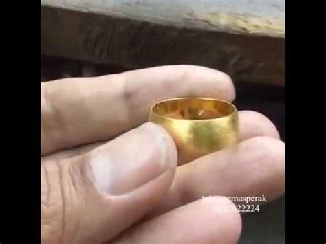 Namun, model cincin dengan emas kuning pun juga masih banyak diminati sampai saat ini. Cincin Belah Rotan Emas 916 - YouTube