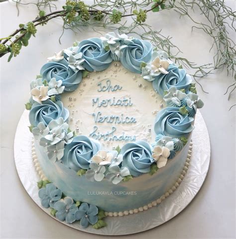 Cake With Blue Flowers Cakezc