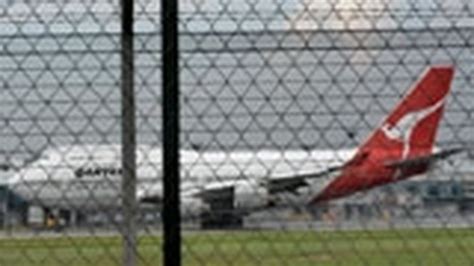 Un Boeing De Qantas Se Pose En Urgence Après Un Problème De Réacteur