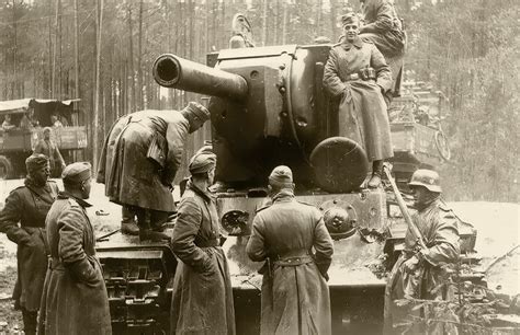 Asisbiz Barbarossa Sovietkv2heavy Tankcapturedbygermanforces1941