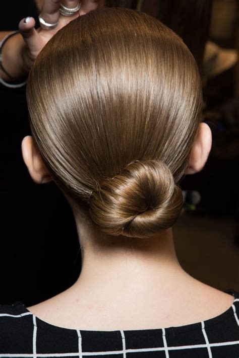 The Best Hair And Makeup Looks You Can Do In 5 Minutes Or Less Bun