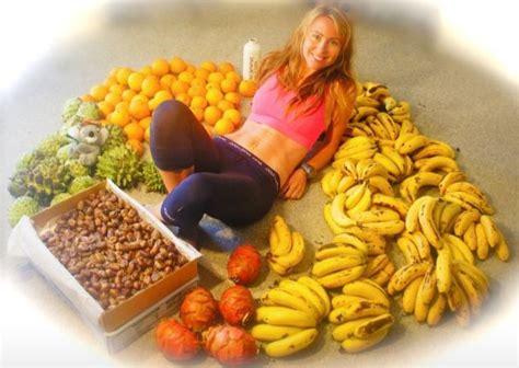 Freelee The Banana Girls Fruity Diet Has Her Eating Up To 51 Bananas A Day Huffpost