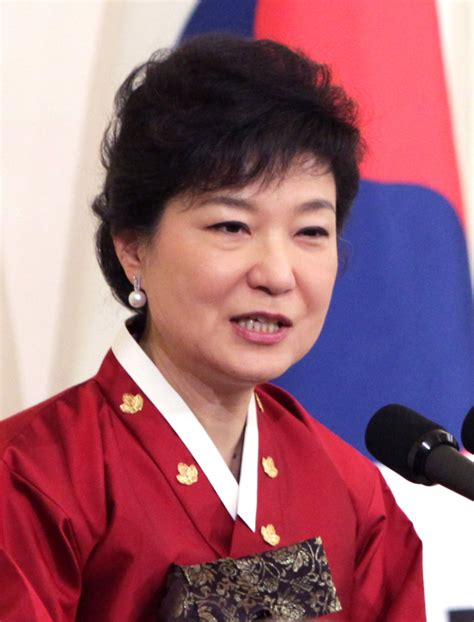 korean yun s happily malaysia life park geun hye inargurated as first female president of