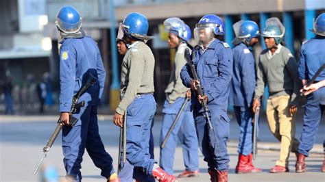 Zimbabwe Police Protesters Clash In Zimbabwes Capital Ctv News