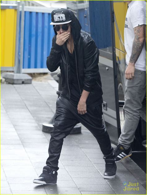 justin bieber sick before belgium show photo 551770 photo gallery just jared jr