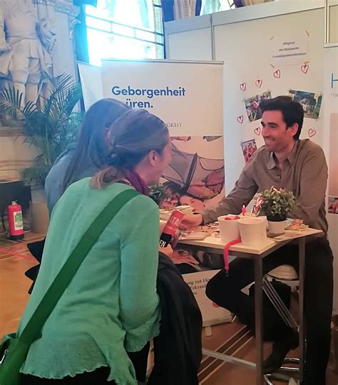 Das leben ist bunt, so wie ihre arbeit im haus der barmherzigkeit. Reger Andrang bei der 7. Freiwilligenmesse - Haus der ...