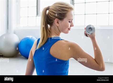 Women Lifting Up Weights Hi Res Stock Photography And Images Alamy