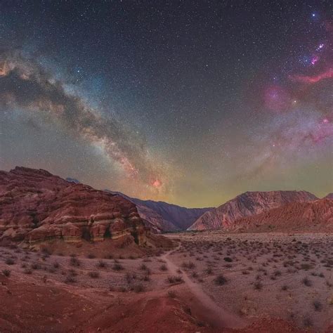 Una Belleza De Otra Galaxia Un Fotógrafo Argentino Logró Capturar Dos Vías Lácteas En Una Misma
