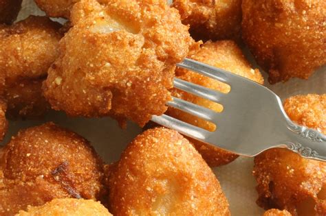 What to eat with hush puppies? Paula Deen Does It Best When It Comes To Homemade Hush Puppies | Recipe Station
