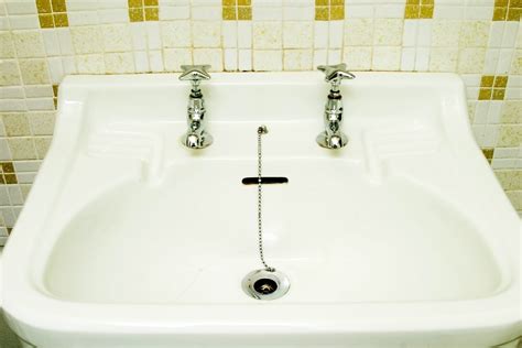 Painting a bathtub with a refinishing kit. Repairing Worn Porcelain Sinks and Bathtubs? | ThriftyFun