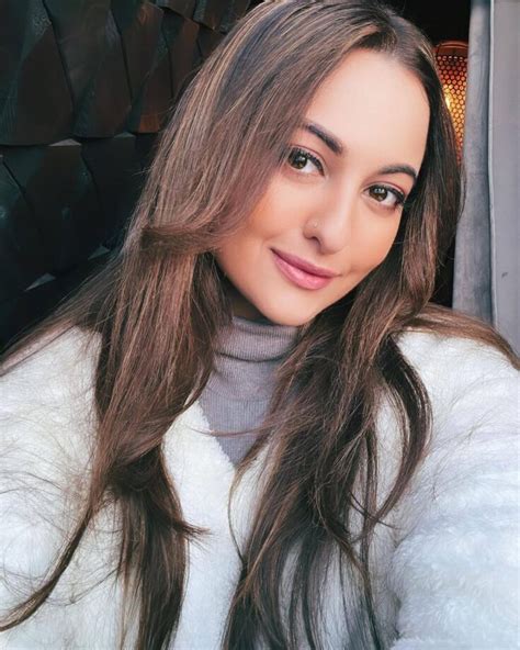 Sonakshi Sinhas Sunday Special Selfie Is Droolworthy