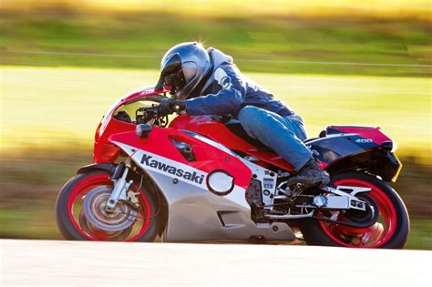 We take a look at the top 10 sports bikes available for under £4,000, a guide for bikers looking to get the best bike possible without breaking the bank. Top 10 used 400cc sports bikes | Visordown