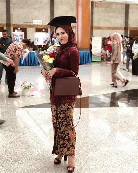 Model Hijab Kebaya Wisuda 2019 Modelhijab44