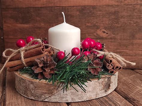 Stroik świąteczny, zimowa dekoracja na drewnie 12/20 cm | świece ...