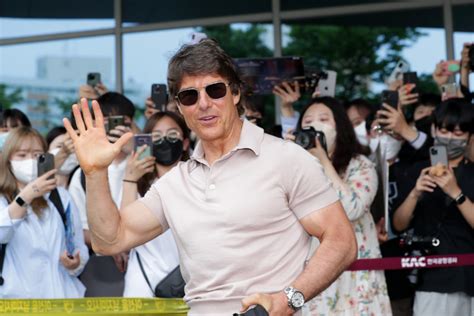 Braços de Tom Cruise causam sensação na Coreia do Sul Fama Show