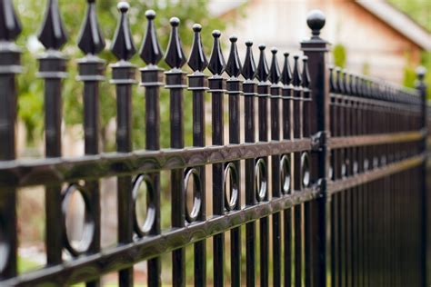 Namun seiring waktu, pagar rumah telah menjadi bagian bahkan penggunaan pagar batu alam bisa sampai 20 atau 30 tahun lamanya. Jenis Besi Untuk Pagar Rumah