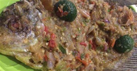 Resep pecak/cobek ikan mujair bumbu kacang masakan khas sunda. Resep Cobek Ikan Bumbu Kacang - 1/4 kacang tanah, goreng 5 ...