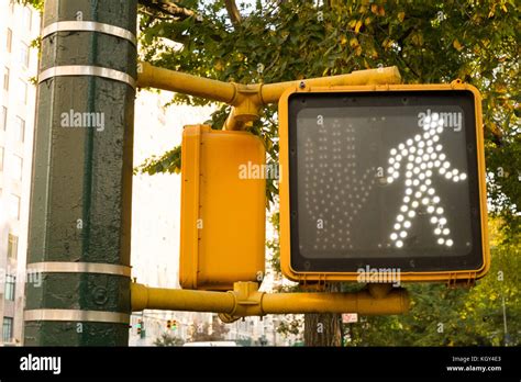 Pedestrian Walk Sign High Resolution Stock Photography And Images Alamy