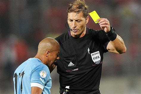 Hay que tener paciencia e inteligencia para manejar las situaciones. Please Classify Nestor Pitana, Argentine referee for 2014 Fotball World Cup in Brazil